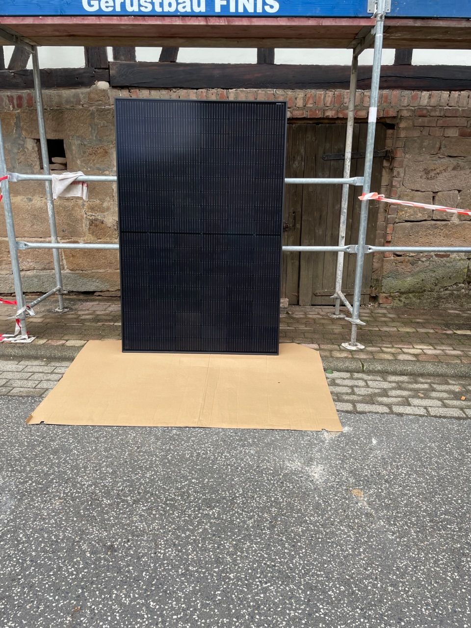 Tag 256 - Endlich schwarze Solar Module …